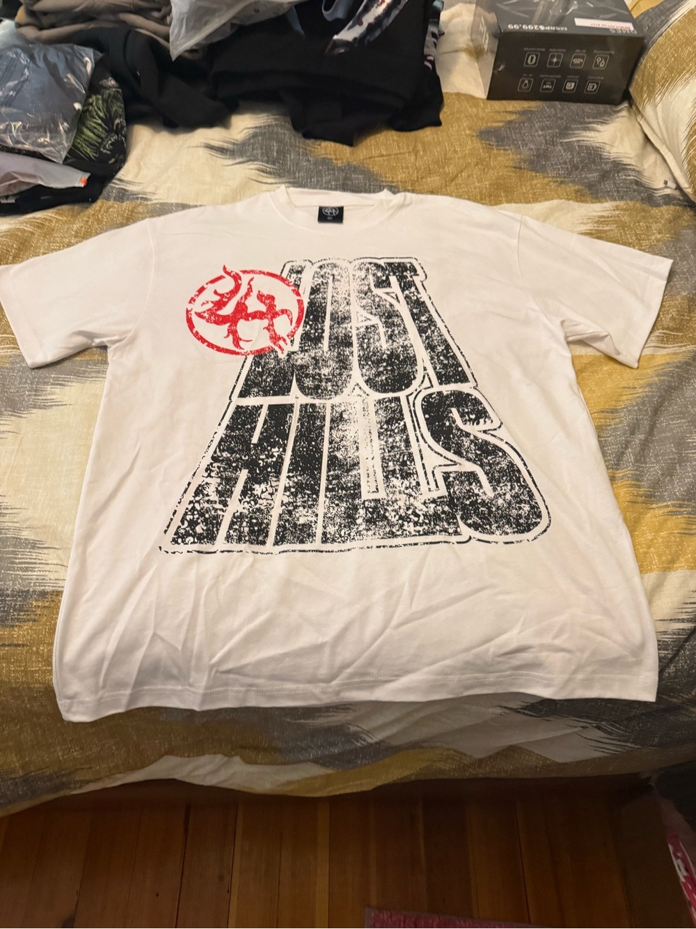 Lost Hills Mens White Short Sleeve Graphic Tee with Distressed Size XL